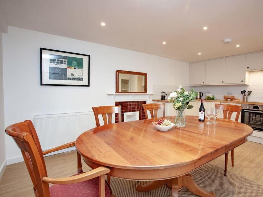 1 Perfectly Located Stylish, Comfortable Apartment Sidmouth Bagian luar foto