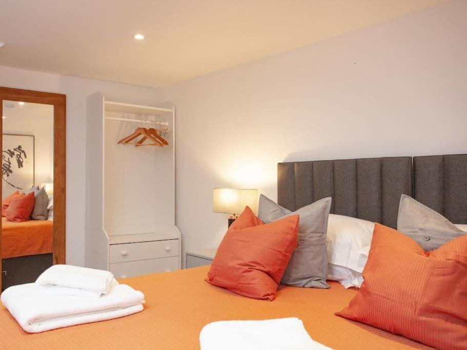 1 Perfectly Located Stylish, Comfortable Apartment Sidmouth Bagian luar foto