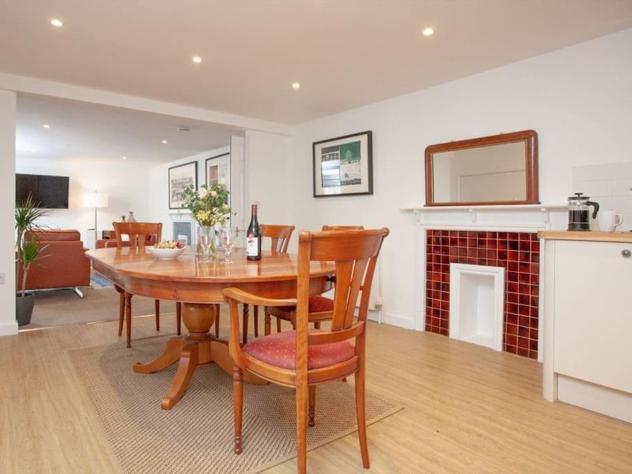 1 Perfectly Located Stylish, Comfortable Apartment Sidmouth Bagian luar foto